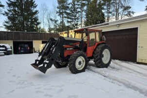 Valmet 805 ålö etukuormaajalla kauha ja trukkipiikit