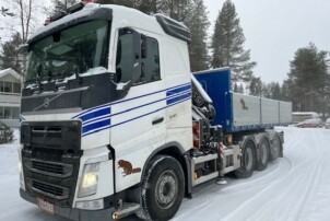 Volvo FH 540 Fassi 235 nosturilla + koukkulaitteella