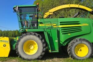 John Deere 7300