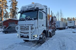 Mercedes-Benz Arocs puuauto