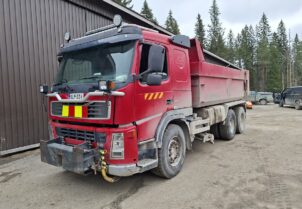 Volvo FM12 460 tienhoitovarustuksella