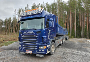 Scania R560 kuorma-auto + Perävaunu SLP-3-8200-KS